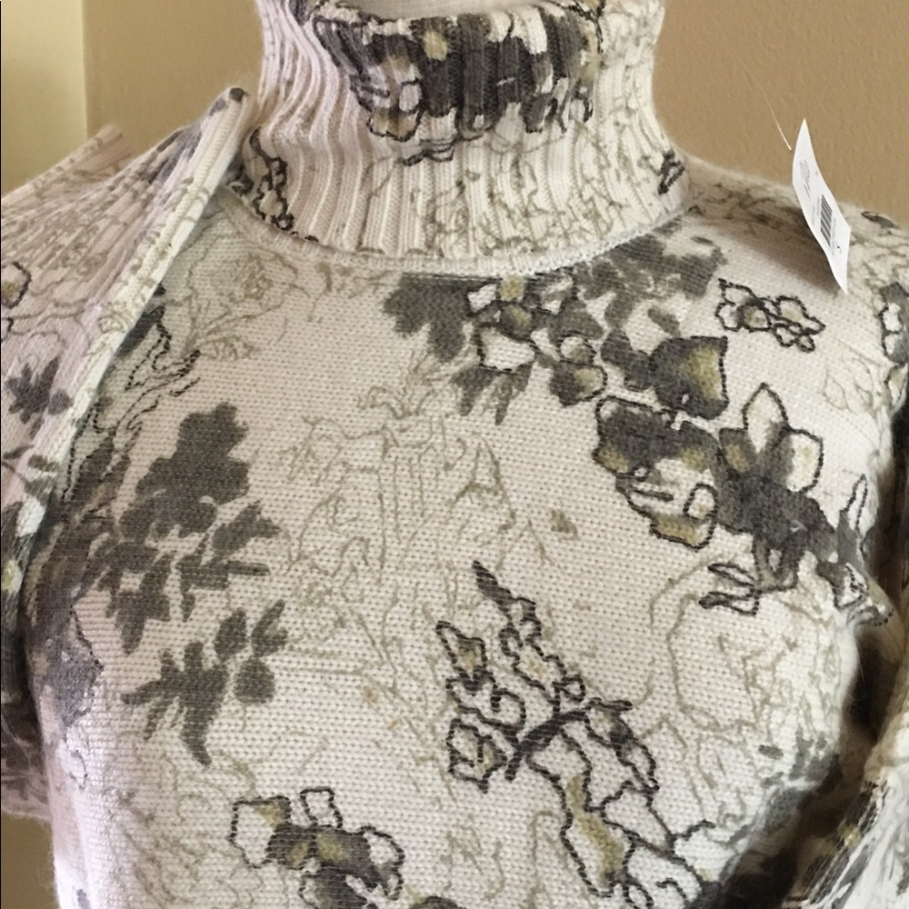 Sweater - Picture 2 of 6